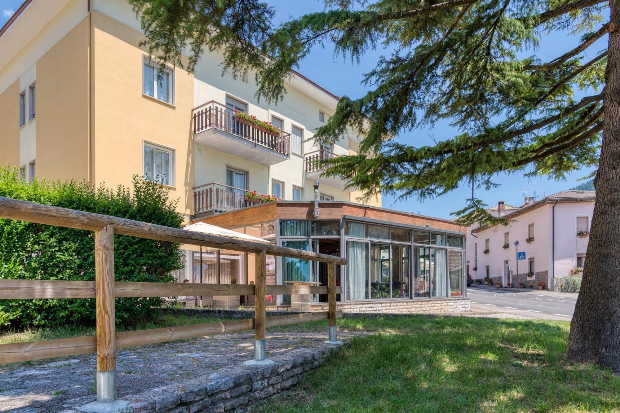 Hotel Martinelli Ronzo-Chienis Exterior foto